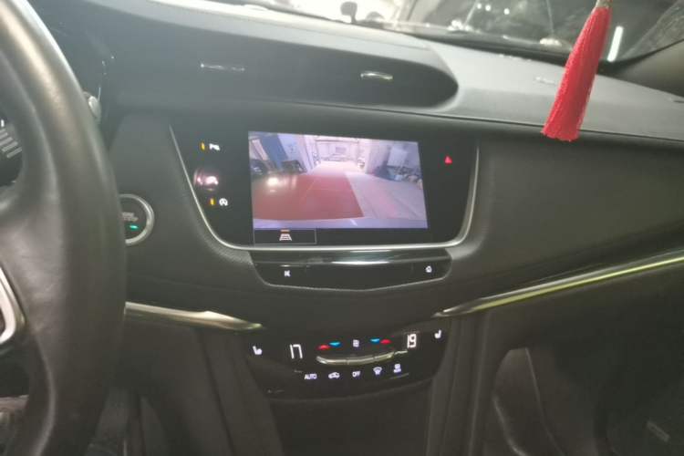 Used Cadillac XT5 2022 2.0T Two-Wheel Drive Luxury Version Audio And AC Panel