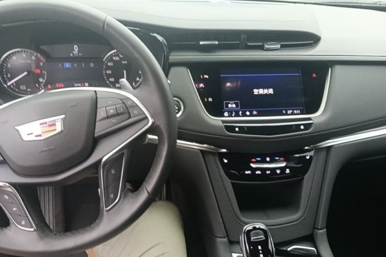Used Cadillac XT5 2022 2.0T Four-Wheel Drive Luxury Version (Hummingbird Edition) Center Console