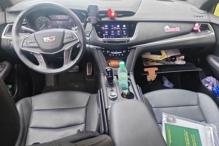 Used Cadillac XT5 2022 2.0T Four-Wheel Drive Luxury Version (Hummingbird Edition) Center Console