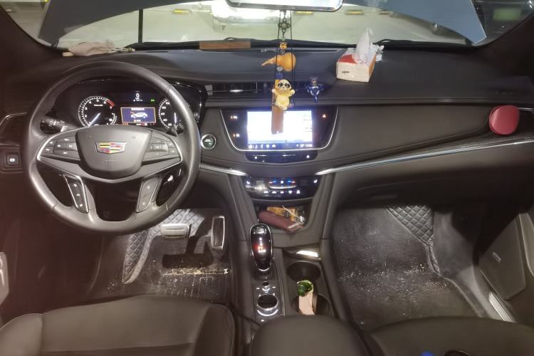 Used Cadillac XT5 2022 2.0T Four-Wheel Drive Luxury Version (Hummingbird Edition) Center Console