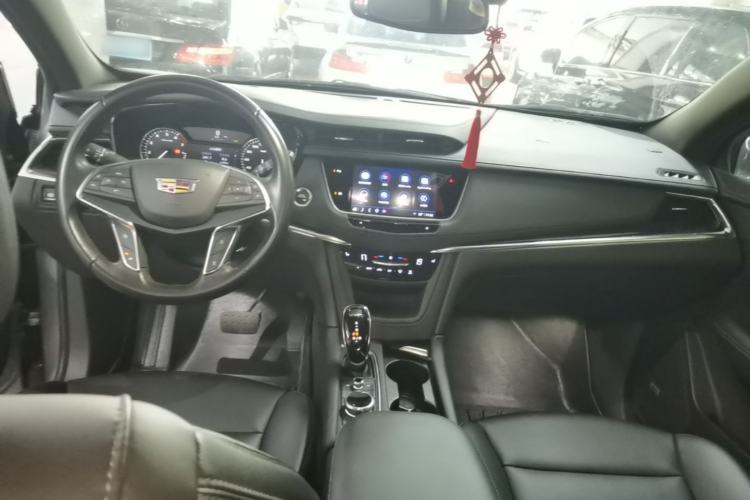 Used Cadillac XT5 2022 2.0T Two-Wheel Drive Luxury Version Center Console