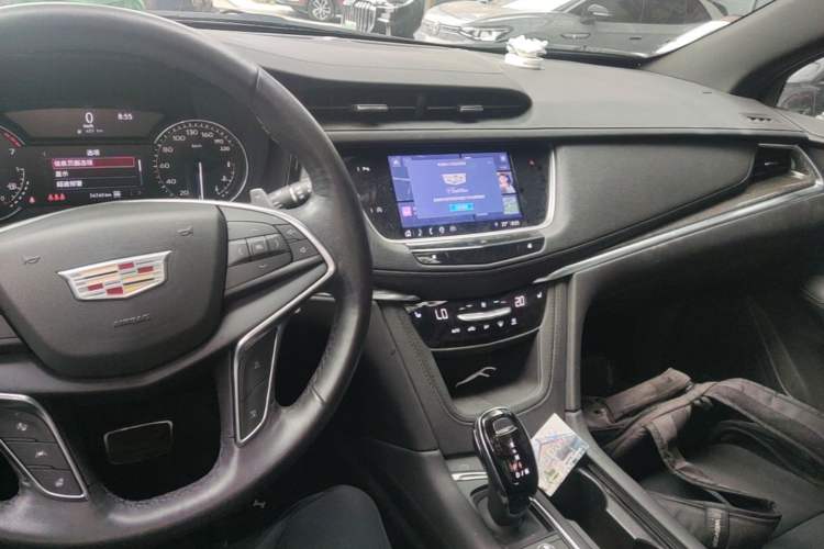 Used Cadillac XT5 2022 2.0T Four-Wheel Drive Luxury Version (Hummingbird Edition) Center Console