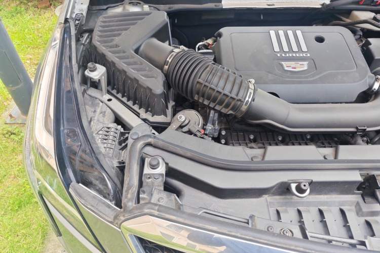 Used Cadillac XT5 2022 2.0T Four-Wheel Drive Luxury Version (Hummingbird Edition) Engine Bay Right