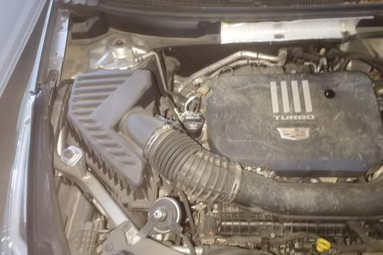 Used Cadillac XT5 2022 2.0T Four-Wheel Drive Luxury Version (Hummingbird Edition) Engine Bay Right
