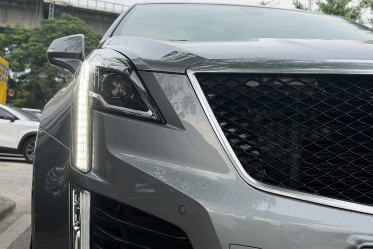 Used Cadillac XT5 2022 2.0T Four-Wheel Drive Luxury Version (Hummingbird Edition) Exterior 3