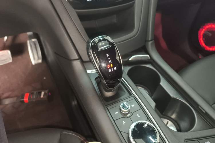 Used Cadillac XT5 2022 2.0T Four-Wheel Drive Luxury Version (Hummingbird Edition) Gear Lever