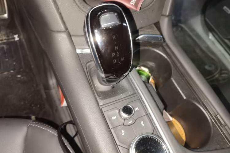 Used Cadillac XT5 2022 2.0T Four-Wheel Drive Luxury Version (Hummingbird Edition) Gear Lever