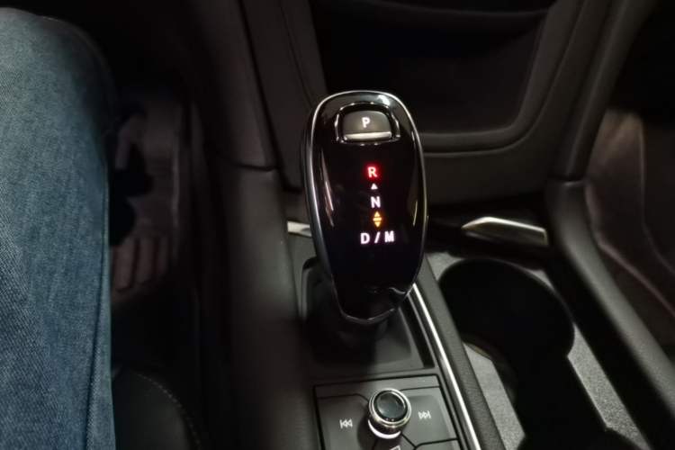 Used Cadillac XT5 2022 2.0T Two-Wheel Drive Luxury Version Gear Lever