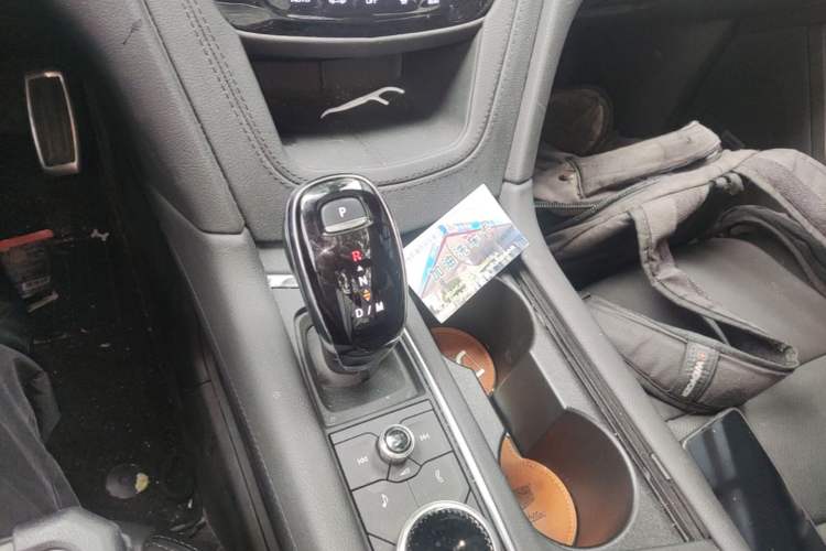 Used Cadillac XT5 2022 2.0T Four-Wheel Drive Luxury Version (Hummingbird Edition) Gear Lever