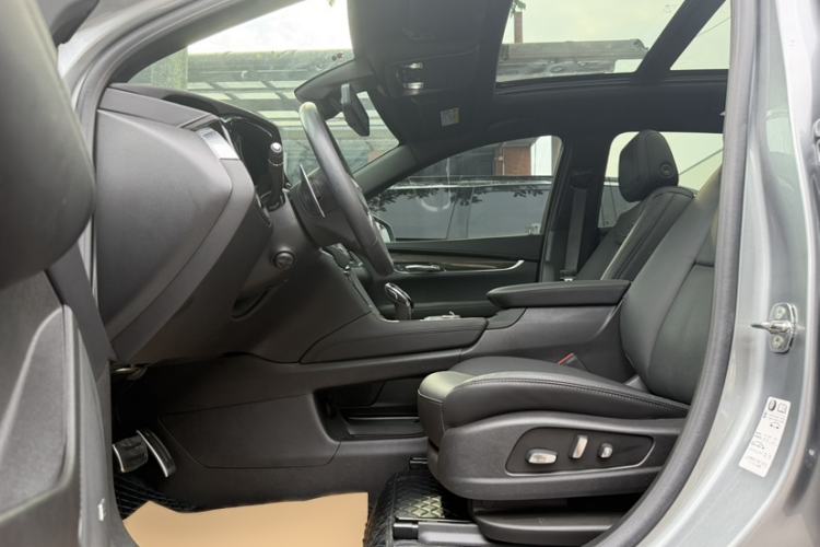 Used Cadillac XT5 2022 2.0T Four-Wheel Drive Luxury Version (Hummingbird Edition) Interior 3