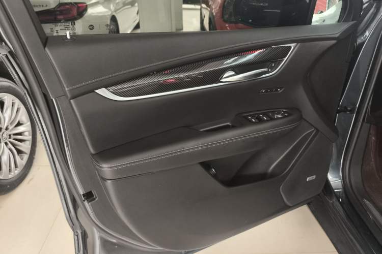 Used Cadillac XT5 2022 2.0T Four-Wheel Drive Luxury Version (Hummingbird Edition) Left Front Door Interior