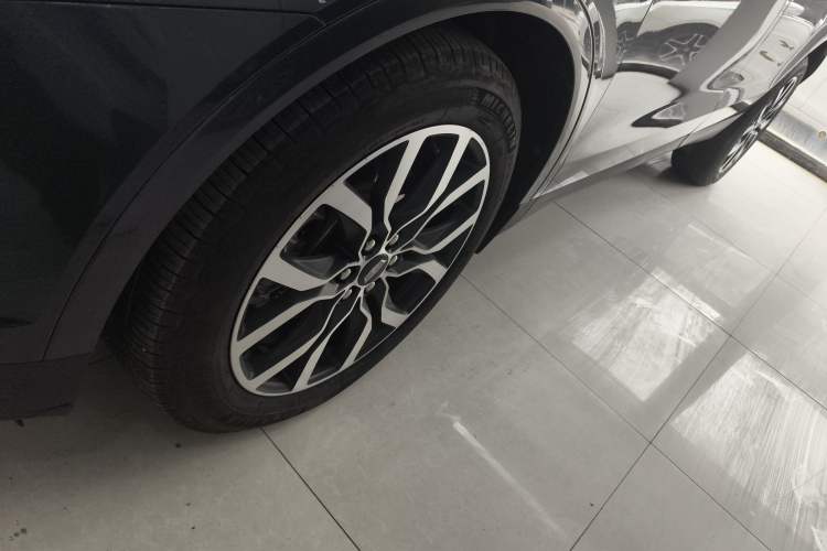 Used Cadillac XT5 2022 2.0T Four-Wheel Drive Luxury Version (Hummingbird Edition) Left Front Wheel Hub