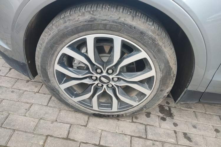 Used Cadillac XT5 2022 2.0T Four-Wheel Drive Luxury Version (Hummingbird Edition) Left Front Wheel Hub