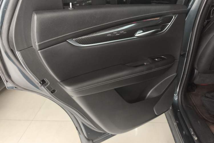 Used Cadillac XT5 2022 2.0T Four-Wheel Drive Luxury Version (Hummingbird Edition) Left Rear Door Interior
