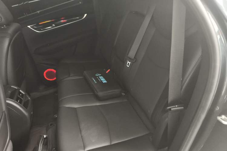 Used Cadillac XT5 2022 2.0T Four-Wheel Drive Luxury Version (Hummingbird Edition) Left Rear Seat