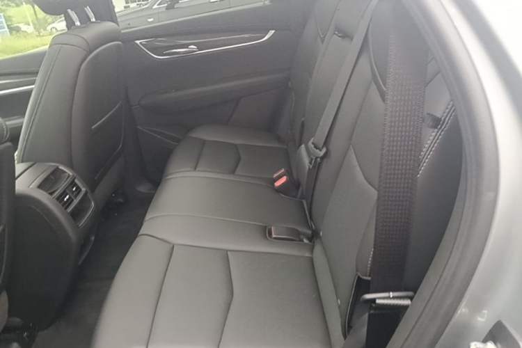 Used Cadillac XT5 2022 2.0T Four-Wheel Drive Luxury Version (Hummingbird Edition) Left Rear Seat