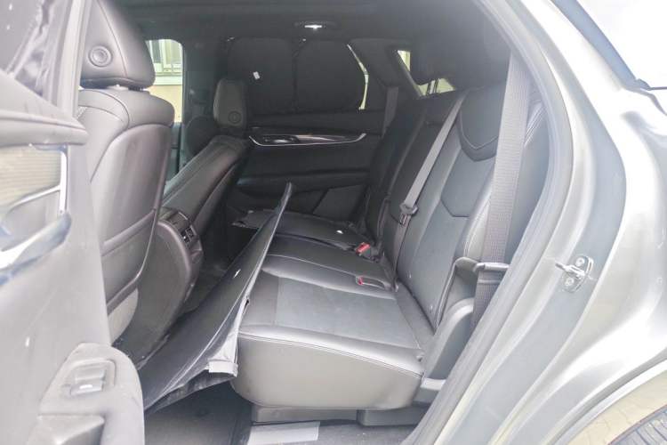 Used Cadillac XT5 2022 2.0T Four-Wheel Drive Luxury Version (Hummingbird Edition) Left Rear Seat