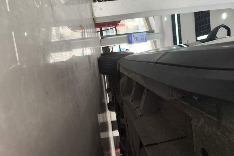 Used Cadillac XT5 2022 2.0T Four-Wheel Drive Luxury Version (Hummingbird Edition) Left Side Sill