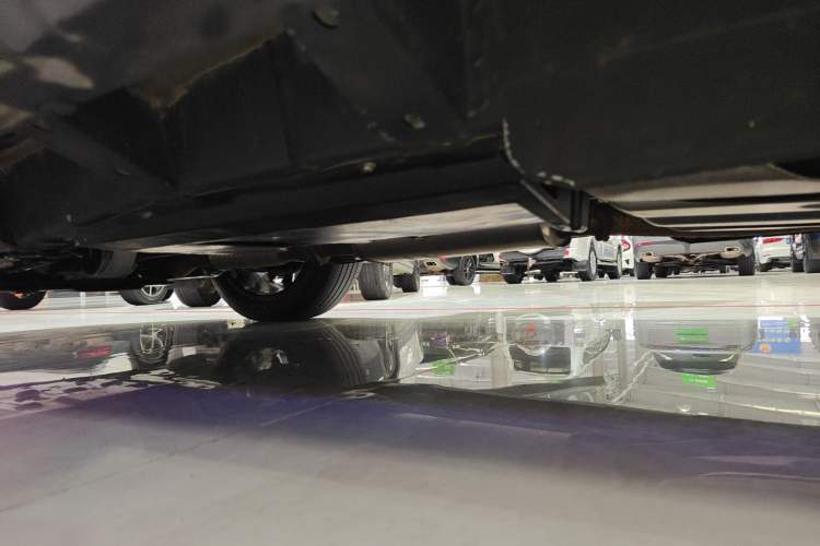 Used Cadillac XT5 2022 2.0T Four-Wheel Drive Luxury Version (Hummingbird Edition) Left Side Sill