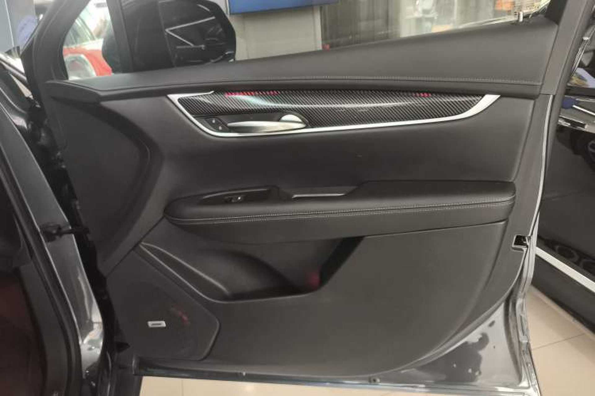 Used Cadillac XT5 2022 2.0T Four-Wheel Drive Luxury Version (Hummingbird Edition) Right Front Door Interior