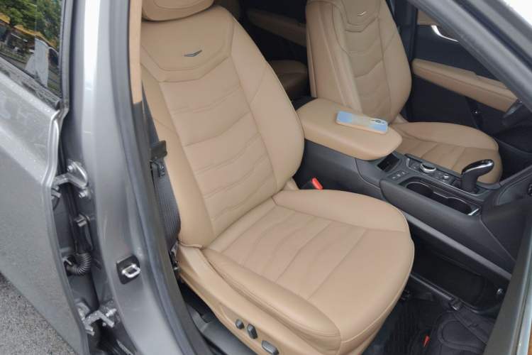Used Cadillac XT5 2022 2.0T Four-Wheel Drive Platinum Edition Right Front Seat