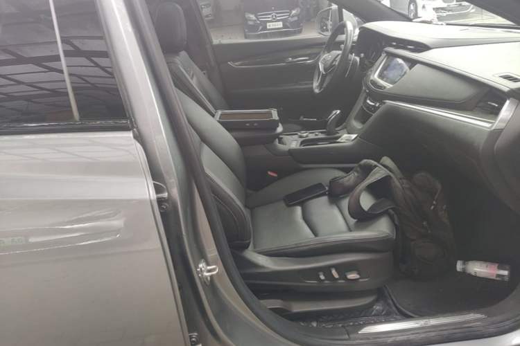 Used Cadillac XT5 2022 2.0T Four-Wheel Drive Luxury Version (Hummingbird Edition) Right Front Seat