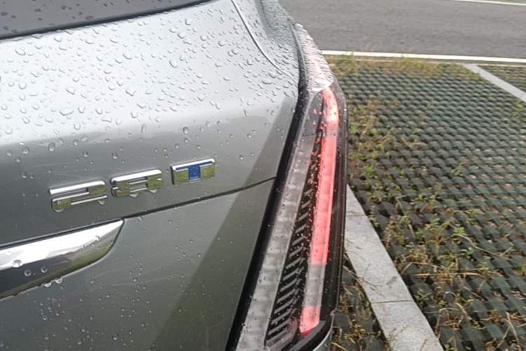 Used Cadillac XT5 2022 2.0T Four-Wheel Drive Luxury Version (Hummingbird Edition) Right Rear Taillight