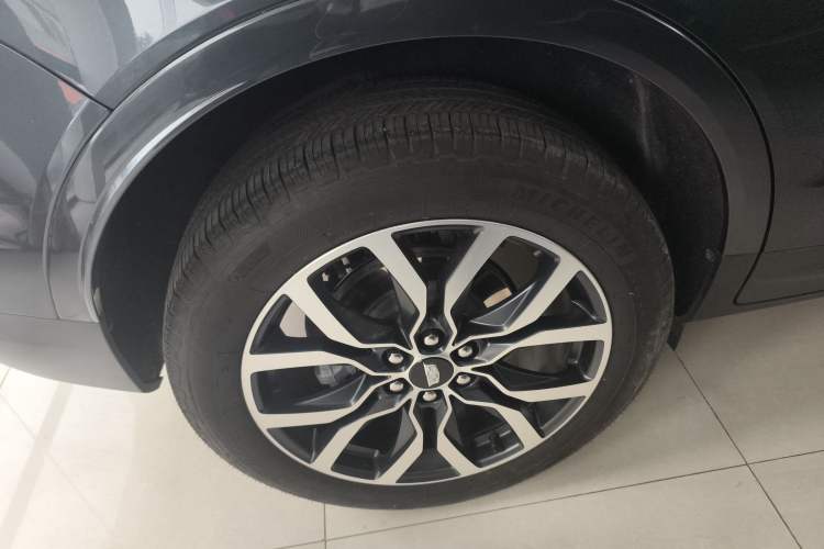 Used Cadillac XT5 2022 2.0T Four-Wheel Drive Luxury Version (Hummingbird Edition) Right Rear Wheel Hub