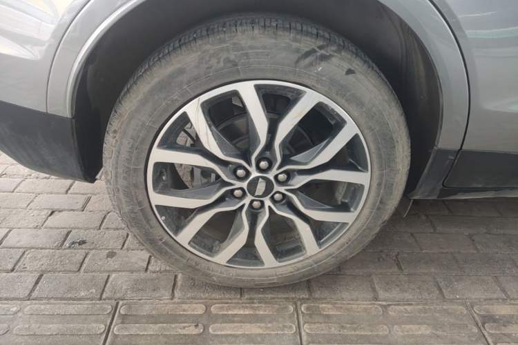 Used Cadillac XT5 2022 2.0T Four-Wheel Drive Luxury Version (Hummingbird Edition) Right Rear Wheel Hub