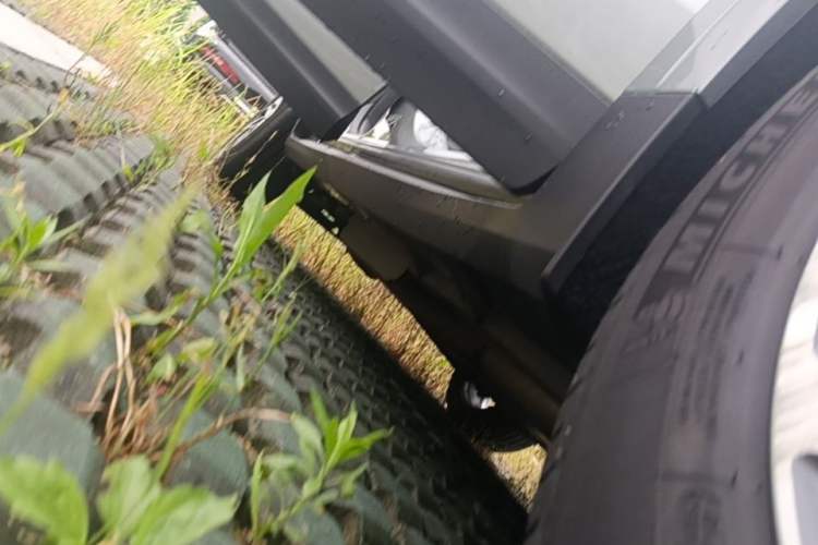 Used Cadillac XT5 2022 2.0T Four-Wheel Drive Luxury Version (Hummingbird Edition) Right Side Sill