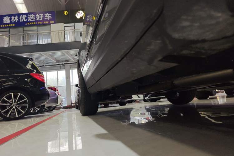 Used Cadillac XT5 2022 2.0T Four-Wheel Drive Luxury Version (Hummingbird Edition) Right Side Sill