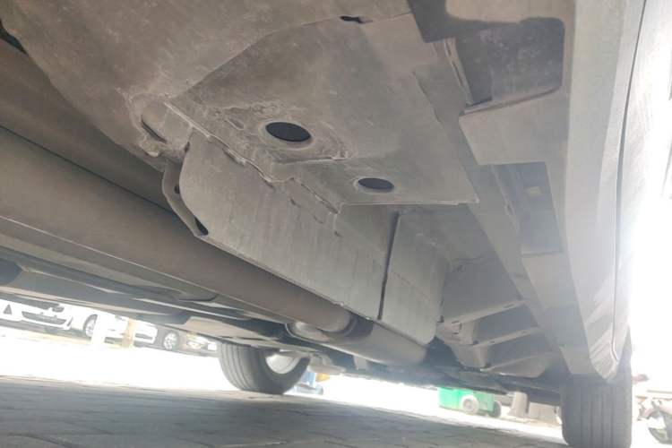 Used Cadillac XT5 2022 2.0T Four-Wheel Drive Luxury Version (Hummingbird Edition) Right Side Sill