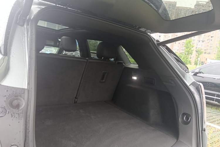 Used Cadillac XT5 2022 2.0T Four-Wheel Drive Luxury Version (Hummingbird Edition) Trunk