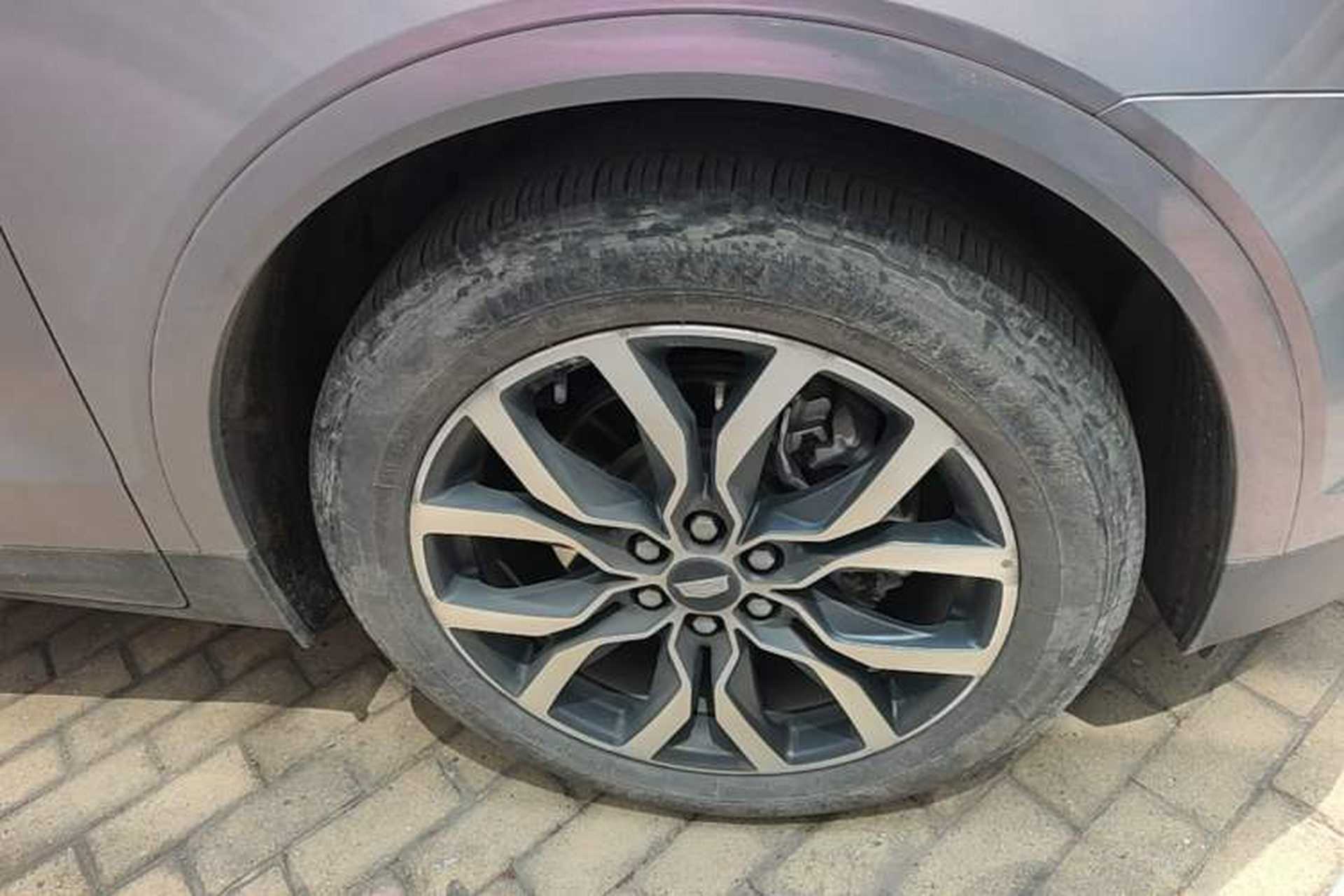 Used Cadillac XT5 2022 2.0T Four-Wheel Drive Premium Edition Right Front Wheel Hub