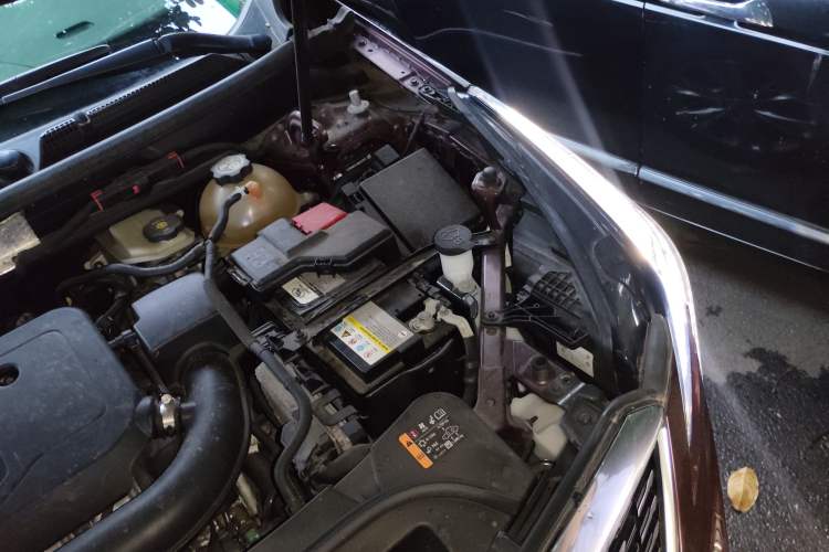 Used Cadillac XT5 2022 2.0T Two-Wheel Drive Luxury Version Engine Bay Left