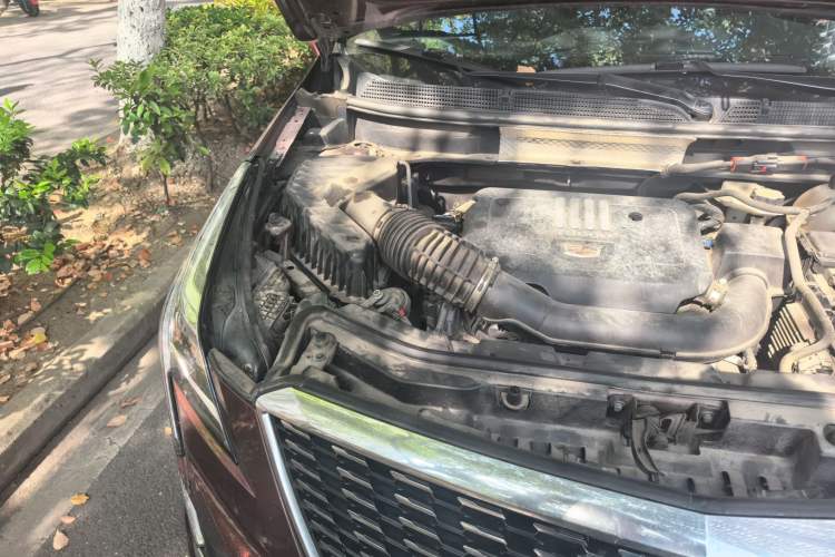 Used Cadillac XT5 2022 2.0T Two-Wheel Drive Luxury Version Engine Bay Right