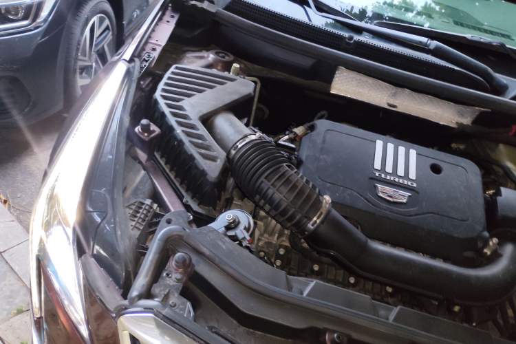 Used Cadillac XT5 2022 2.0T Two-Wheel Drive Luxury Version Engine Bay Right