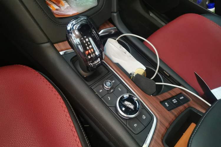Used Cadillac XT5 2022 2.0T Four-Wheel Drive Luxury Version (Hummingbird Edition) Gear Lever