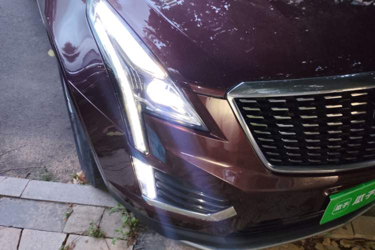 Used Cadillac XT5 2022 2.0T Two-Wheel Drive Luxury Version Right Front Headlight