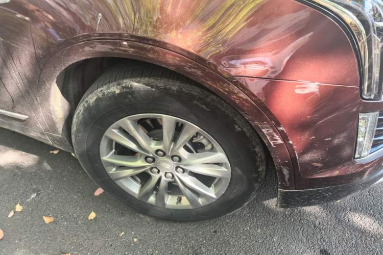 Used Cadillac XT5 2022 2.0T Two-Wheel Drive Luxury Version Right Front Wheel Hub