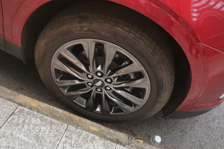 Used Cadillac XT5 2022 2.0T Four-Wheel Drive Luxury Version (Hummingbird Edition) Right Front Wheel Hub