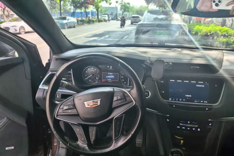 Used Cadillac XT5 2022 2.0T Two-Wheel Drive Luxury Version Steering Wheel