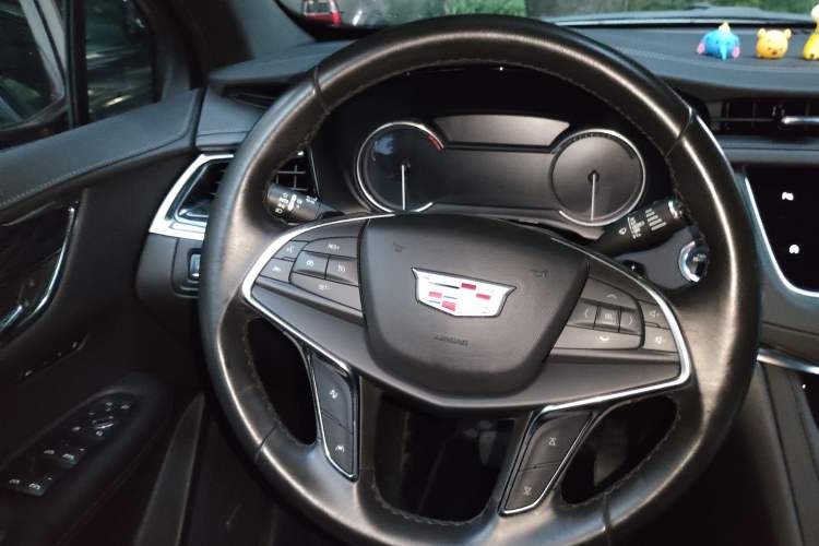 Used Cadillac XT5 2022 2.0T Two-Wheel Drive Luxury Version Steering Wheel