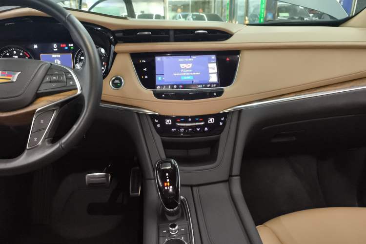 Used Cadillac XT5 2022 2.0T Four-Wheel Drive Platinum Edition Audio And AC Panel
