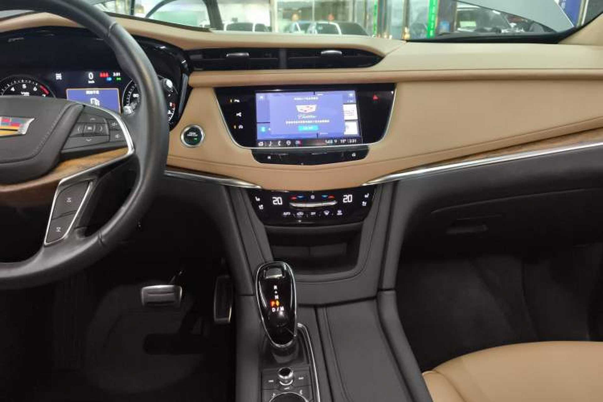 Used Cadillac XT5 2022 2.0T Four-Wheel Drive Platinum Edition Audio And AC Panel