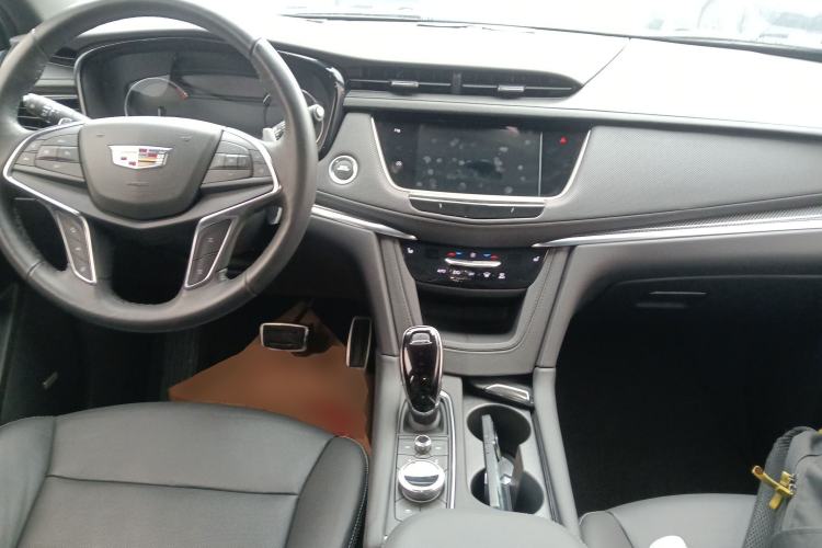 Used Cadillac XT5 2022 2.0T Four-Wheel Drive Luxury Version (Hummingbird Edition) Center Console