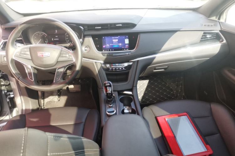 Used Cadillac XT5 2022 2.0T Two-Wheel Drive Luxury Version Center Console