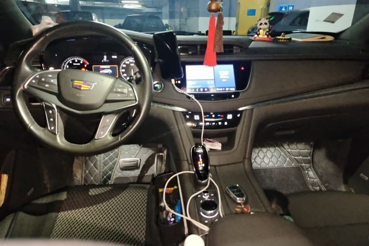 Used Cadillac XT5 2022 2.0T Four-Wheel Drive Luxury Version (Hummingbird Edition) Center Console