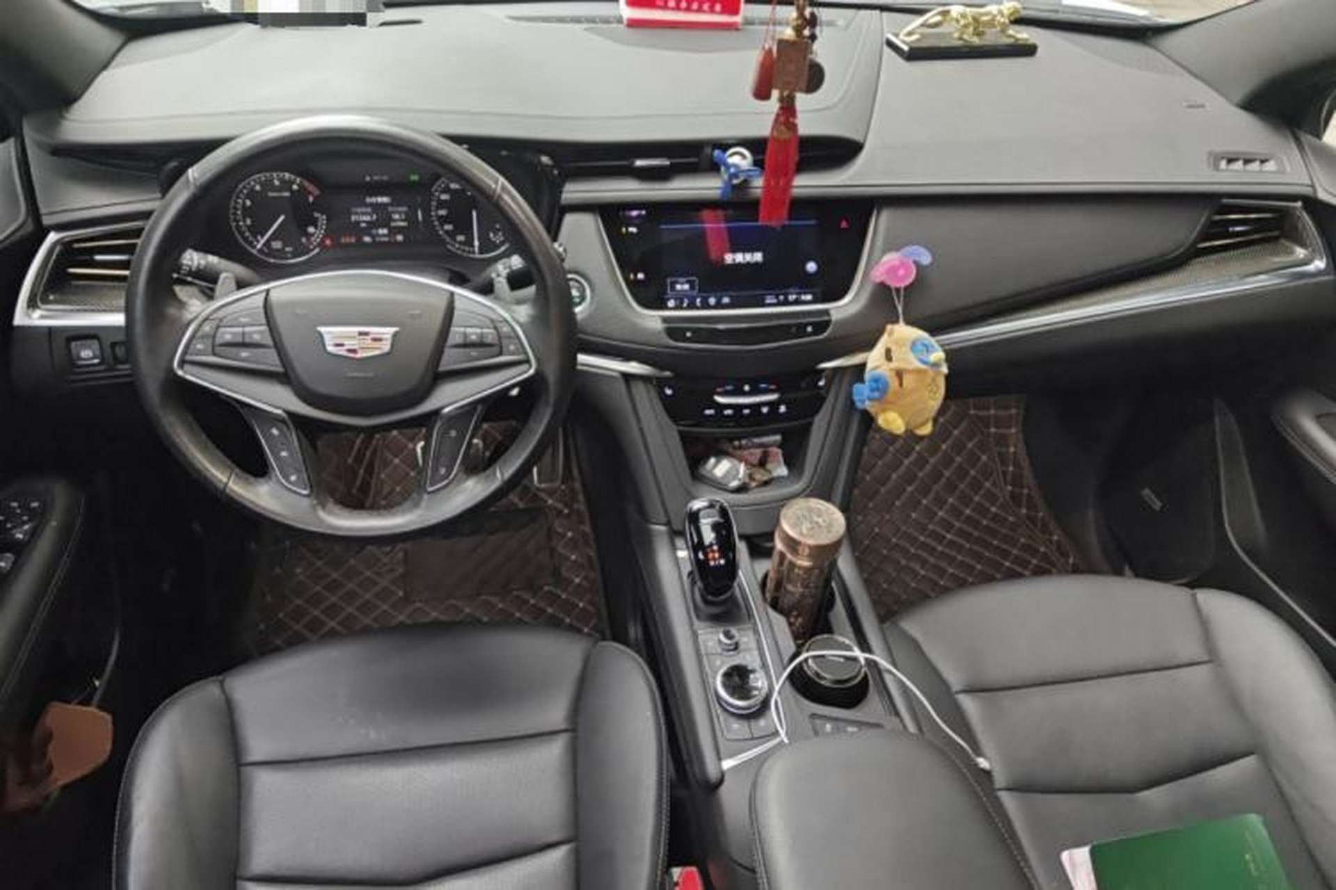 Used Cadillac XT5 2022 2.0T Four-Wheel Drive Luxury Version (Hummingbird Edition) Center Console