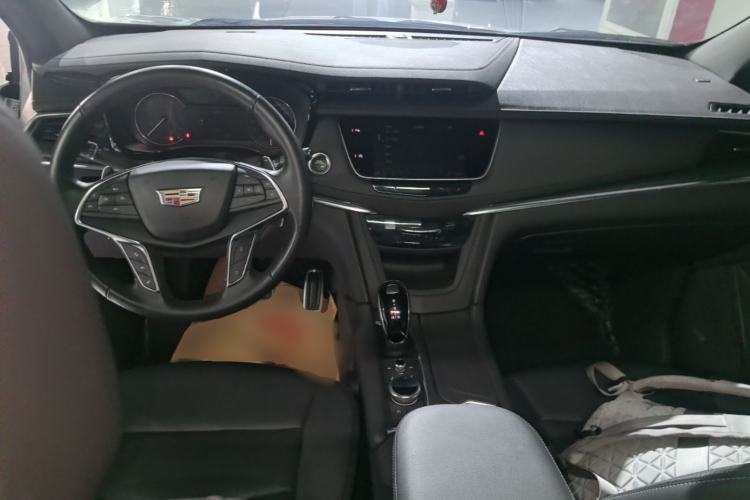 Used Cadillac XT5 2022 2.0T Four-Wheel Drive Luxury Version (Hummingbird Edition) Center Console